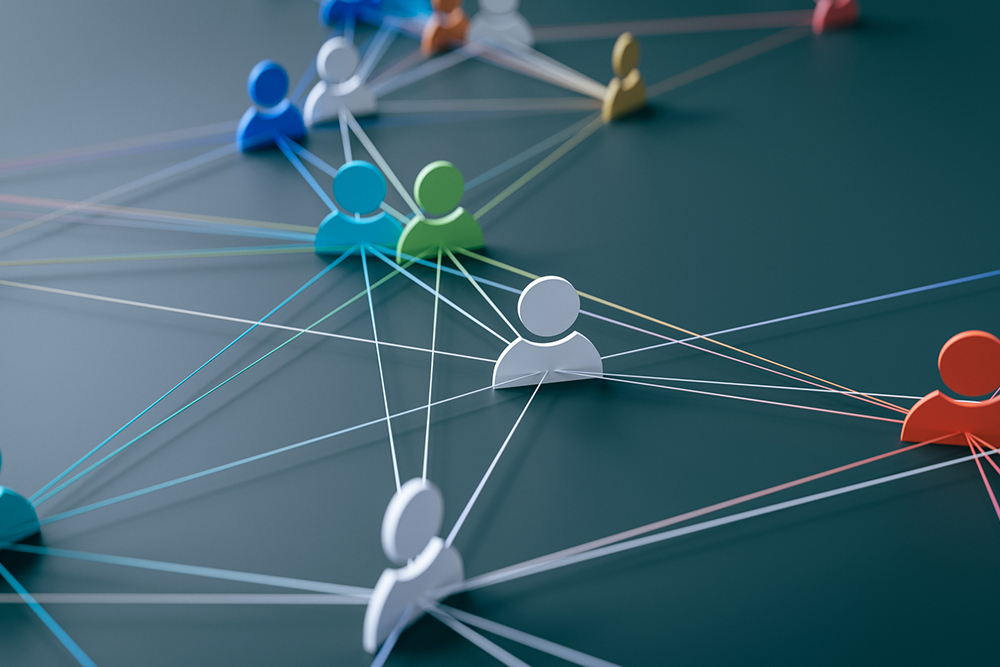 Organizational Sociology: A concept that expresses the hyper-connected society of modern society by connecting people icons with lines.