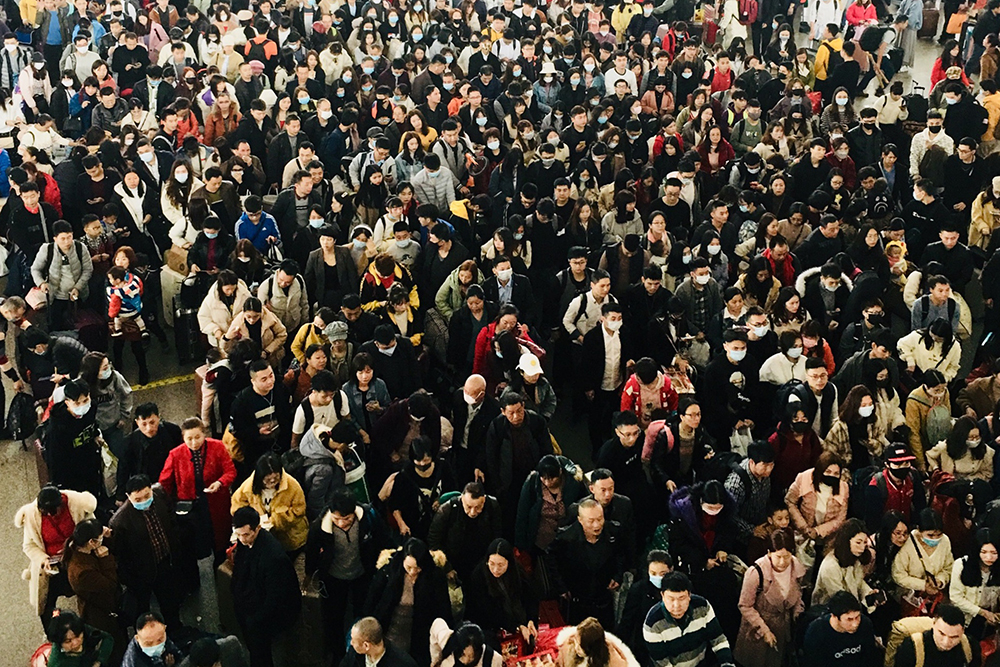 Crowded people during Chunyun, Guangzhounan railway station.